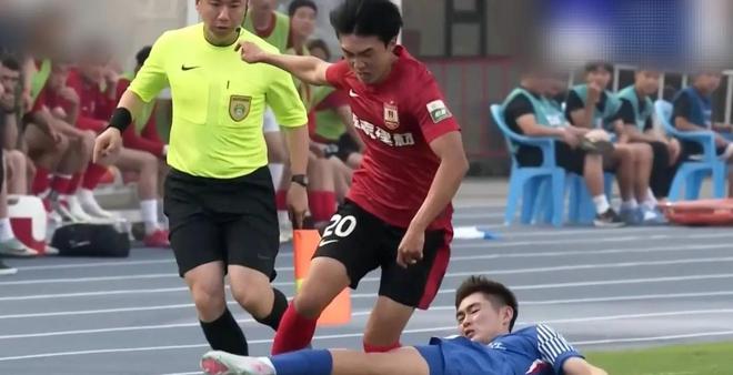 在深圳队赛场上演中超，三杀，引发教练席炸锅的简单介绍