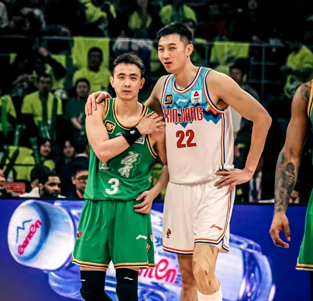 CBA联赛深陷停摆危机,球队备战谨慎 CBA联赛深陷停摆危机,球队备战谨慎