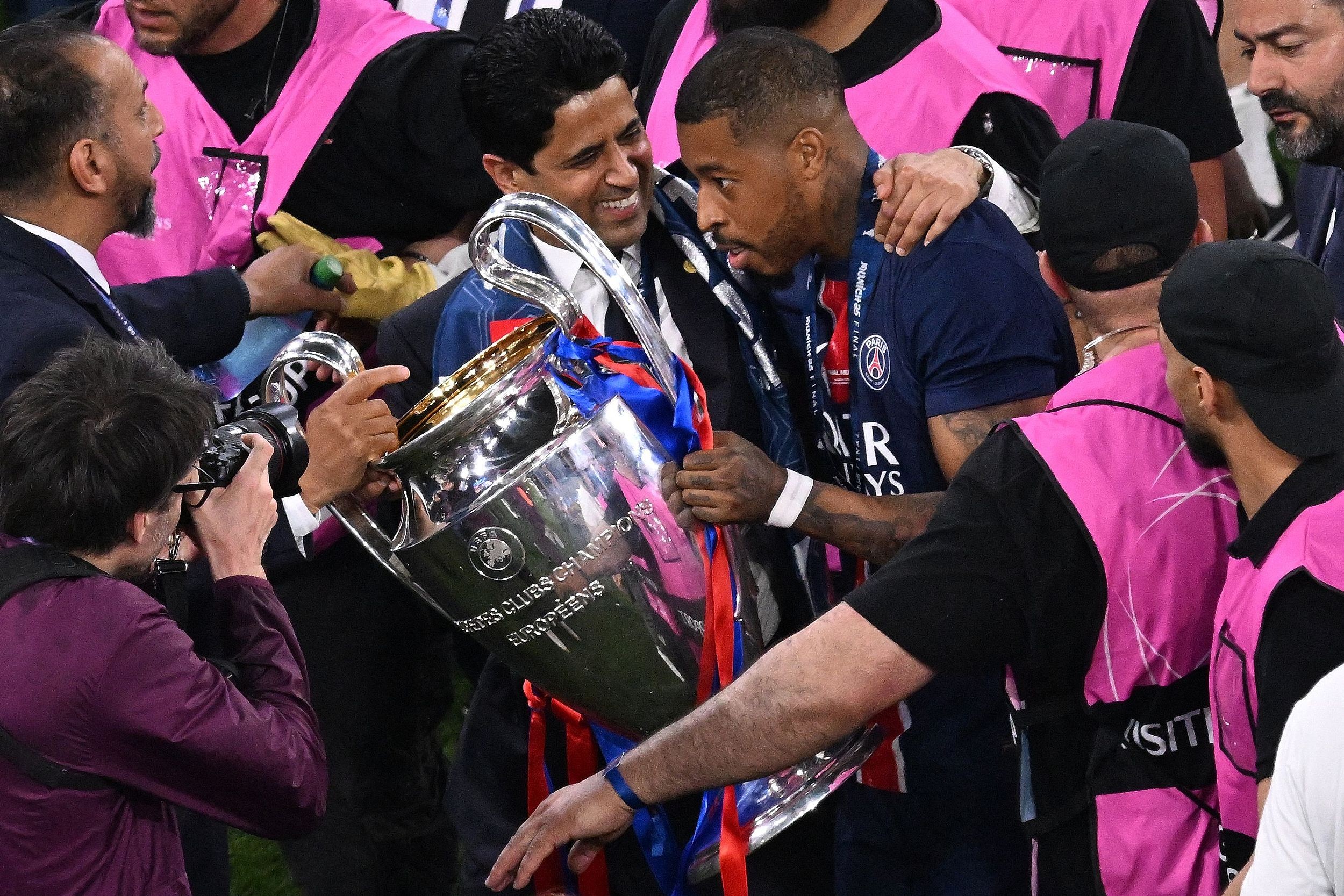 关于巴黎圣日耳曼豪华庆典,庆祝连胜的信息 关于巴黎圣日耳曼豪华庆典,庆祝连胜的信息