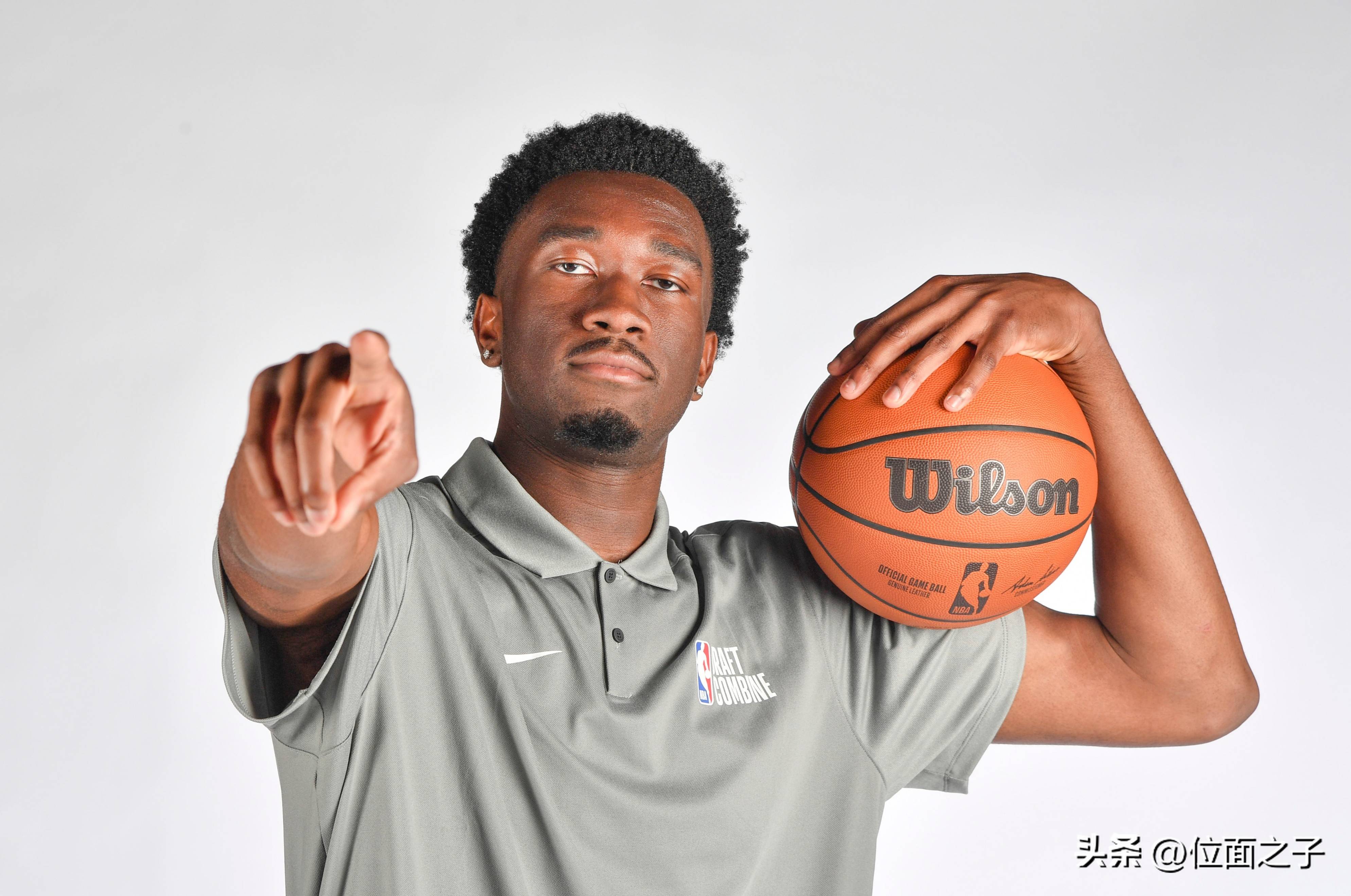 包含黄蜂队交易封盖大师,引发球迷热议的词条 包含黄蜂队交易封盖大师,引发球迷热议的词条