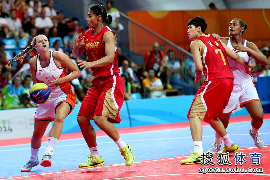 美国女篮击败荷兰,轻松进入决赛 美国女篮击败荷兰,轻松进入决赛