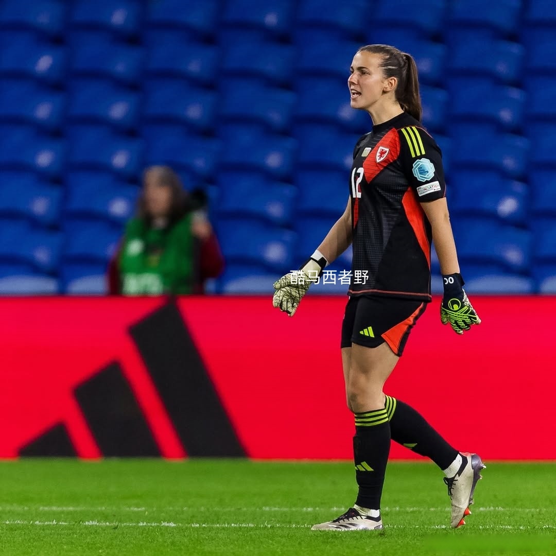 荷兰女子足球队努力备战新赛季挑战 荷兰女子足球队努力备战新赛季挑战