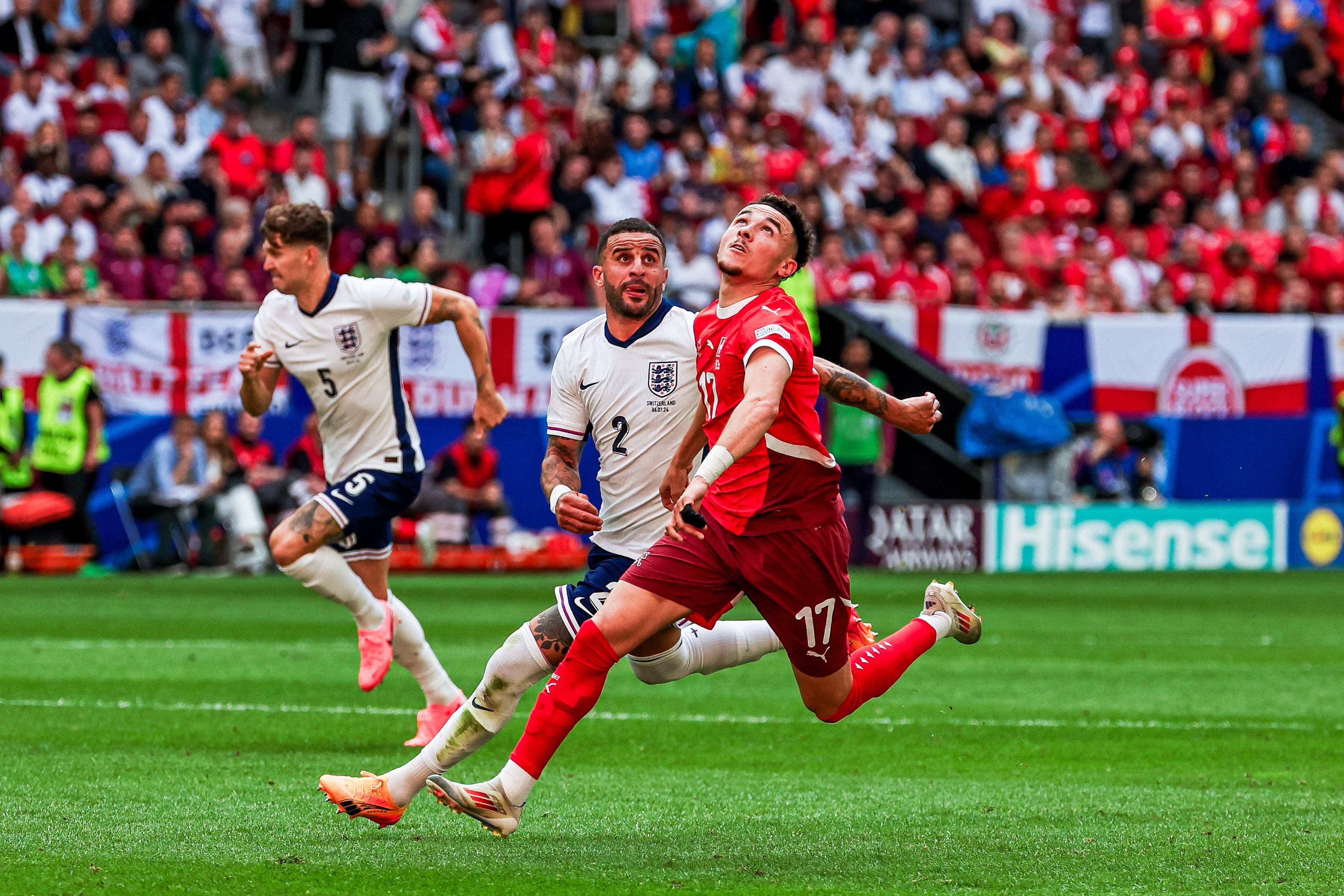 法国对抗瑞士,场上厮杀激烈,争夺欧洲杯资格赛胜者的简单介绍 法国对抗瑞士,场上厮杀激烈,争夺欧洲杯资格赛胜者的简单介绍