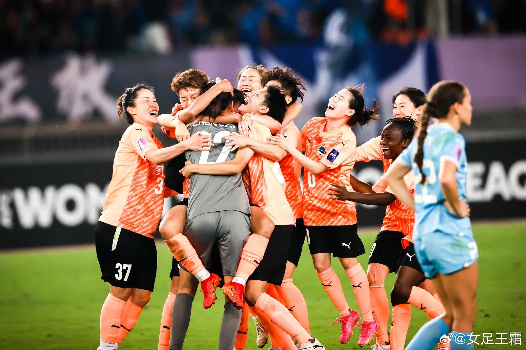 国内女足联赛掀起热潮，中国球迷欢呼雀跃！